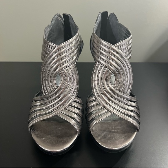 EUC Franco Sarto Metallic Silver and Dark Grey Heels 8.5 - Picture 3 of 15
